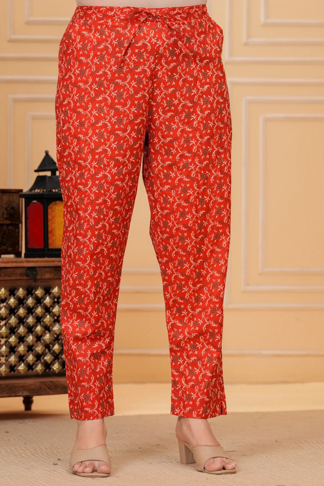 Elegant Red Floral Jaipuri Cotton  Kurta Pant Set with Dupatta